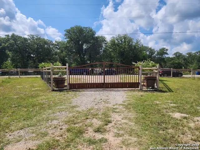 1208 County Road 317, La Vernia, TX 78121 - Image #1