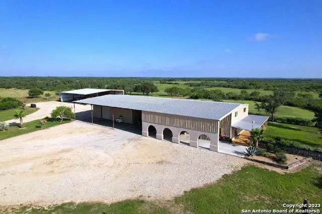 548 Franklin Ln, Yancey, TX 78886 - Image #2
