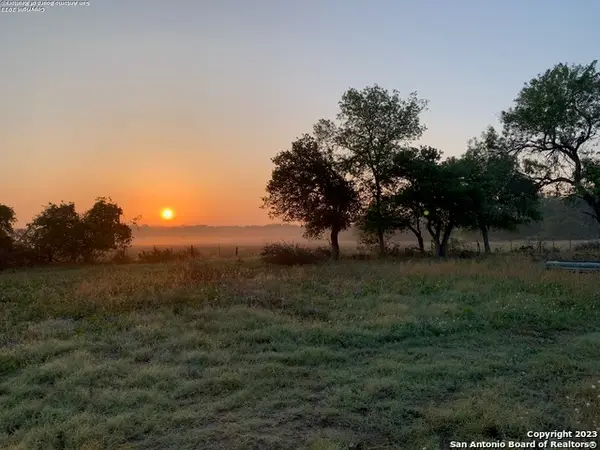 1248 Palo Alto Dr, Von Ormy, TX 78073