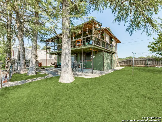 701 Lakeshore Dr, Bandera, TX 78003 - Image #2