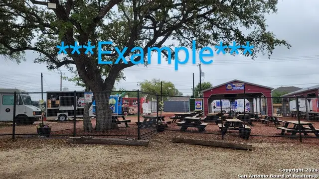 304 E Hunt St, Pleasanton, TX 78064 - Image #2