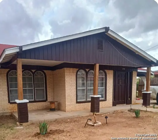403.5 Retta St, Carrizo Springs, TX 78834 - Image #2