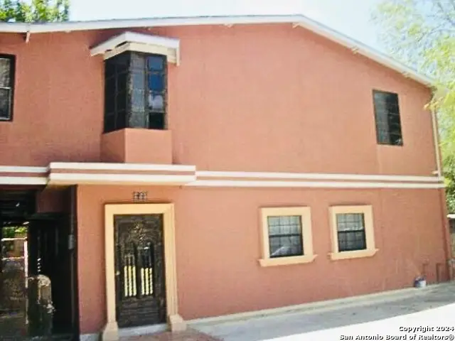 809 4th St, Floresville, TX 78114 - Image #1