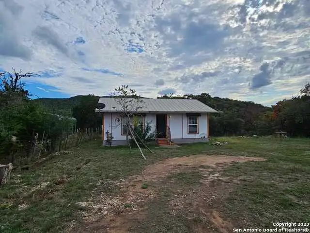 1212 Spring Rd, Pipe Creek, TX 78063 - Image #2