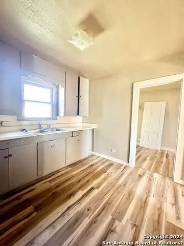 915 Standish St, Floresville, TX 78114 - Image #3