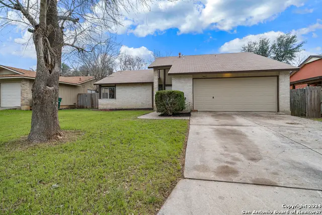 9462 Bowen Dr, San Antonio, TX 78250 - Image #2