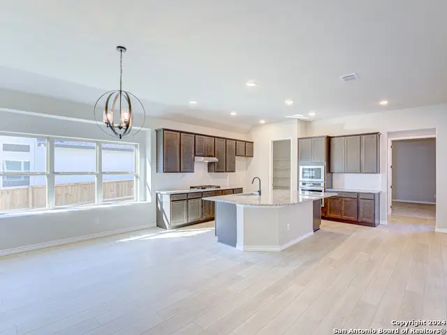 534 Englewood, Castroville, TX 78009 - Image #3