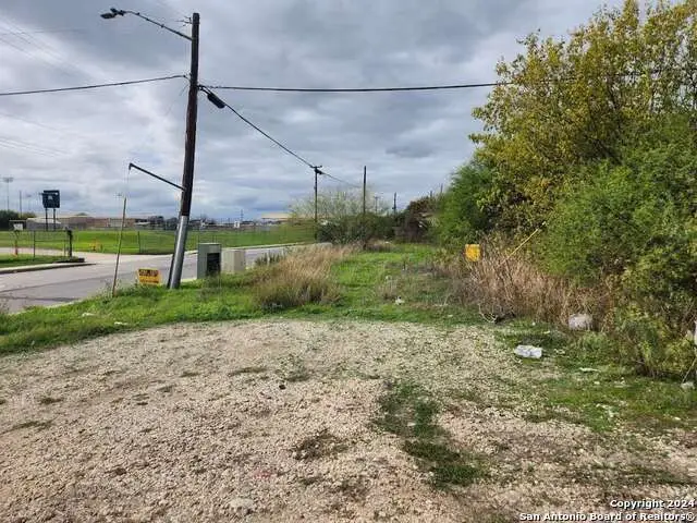 300 S San Augustine Ave, San Antonio, TX 78237 - Image #2