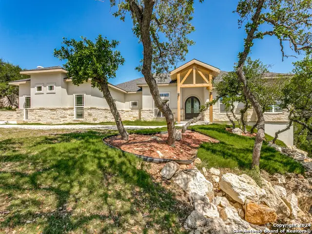 929 Moonlight Dr, Canyon Lake, TX 78133 - Image #2