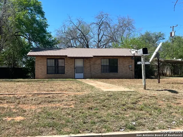 214 S 19th St, Carrizo Springs, TX 78834 - Image #1