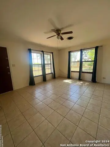 214 S 19th St, Carrizo Springs, TX 78834 - Image #3