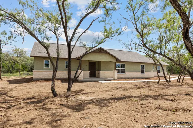 117 Sylas Hayes Loop, Pleasanton, TX 78064 - Image #1