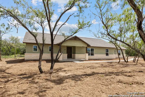 117 Sylas Hayes Loop, Pleasanton, TX 78064