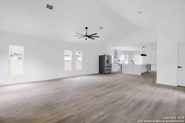 323 E Lambert St, San Antonio, TX 78204 - Image #3