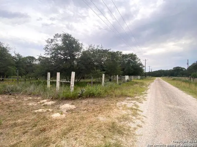 1550 E Hickory Ln, San Antonio, TX 78264 - Image #2