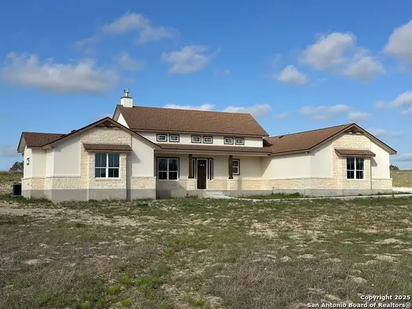 109 Medora Branch, Floresville, TX 78114