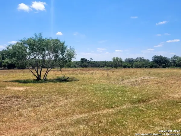 LOT 4 OF 7 Bar R Lane, Floresville, TX 78114