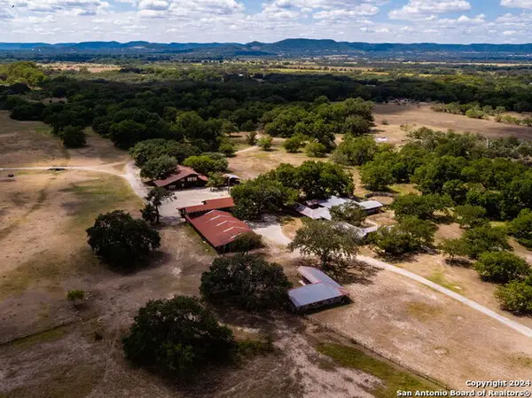 810 B&r Road, Utopia, TX 78884
