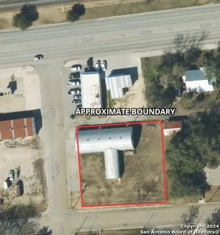 1905 Avenue R, Hondo, TX 78861