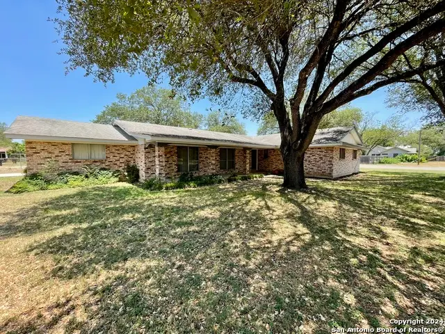 1302 22nd St, Hondo, TX 78861 - Image #1