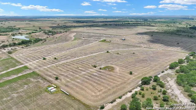 259 County Road 135, Floresville, TX 78114 - Image #1
