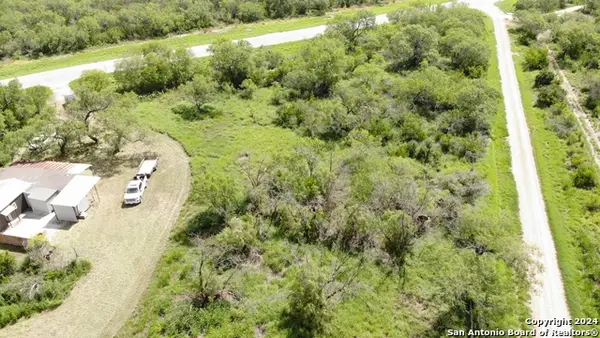 702 E Ave I, Christine, TX 78064