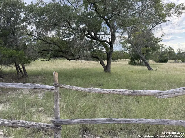 1506 Thanksgiving Road, Utopia, TX 78884 - Image #2