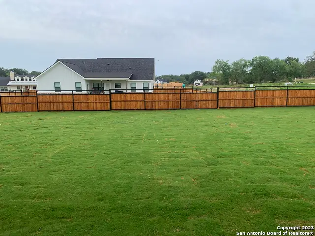 109 W Magnolia Cir, La Vernia, TX 78121 - Image #2