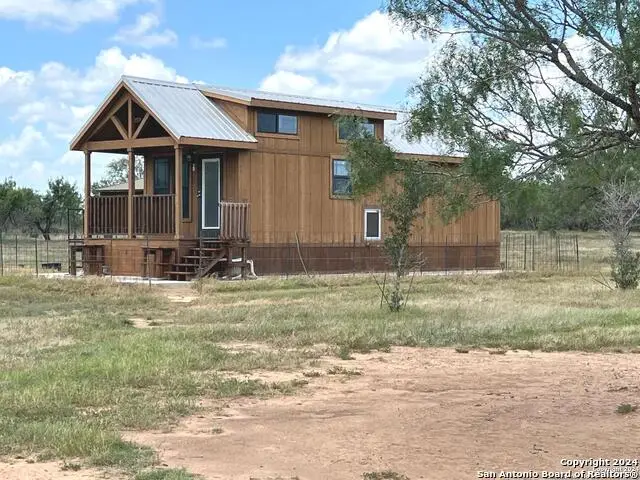 8136 Leal Rd, Pleasanton, TX 78064 - Image #1