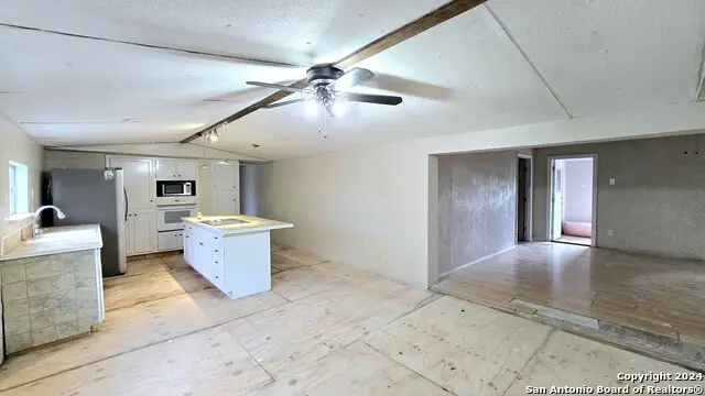 374 County Road 574, Castroville, TX 78009 - Image #2