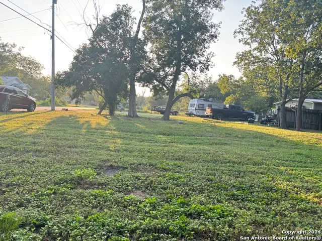 615 E Walnut St, Seguin, TX 78155 - #1