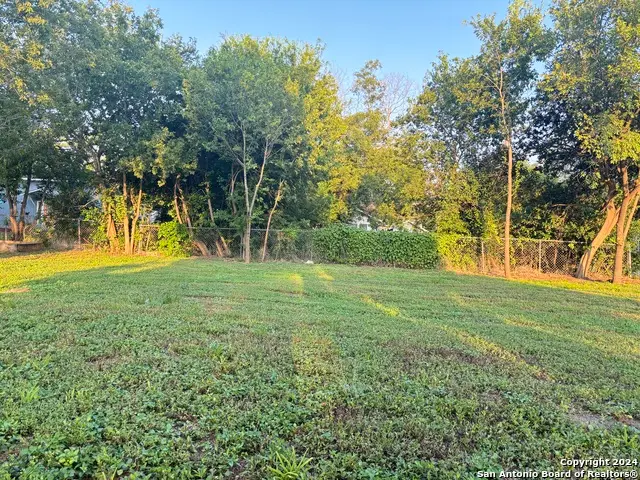 615 E Walnut St, Seguin, TX 78155 - #2