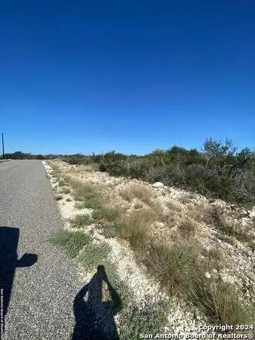 29 Rocky Hills Cir, Uvalde, TX 78801 - Image #3