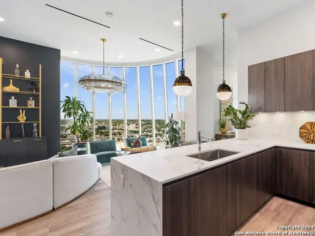 123 Lexington Ave #1701, San Antonio, TX 78205 - Image #1