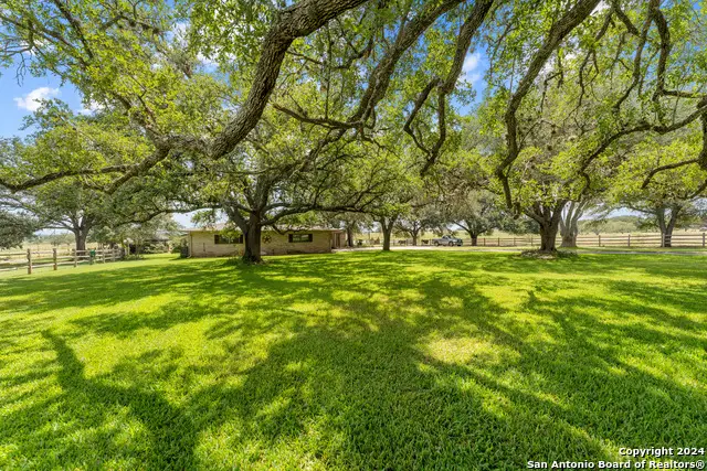 435 Pine Meadow Rd, Seguin, TX 78155 - #1