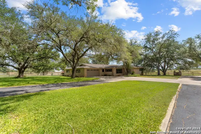 435 Pine Meadow Rd, Seguin, TX 78155 - #2