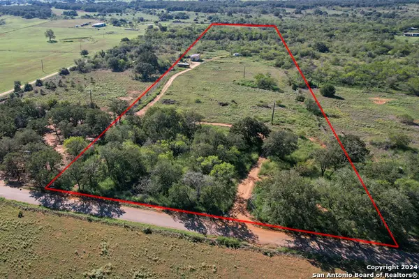 1366 County Road 467, Stockdale, TX 78160