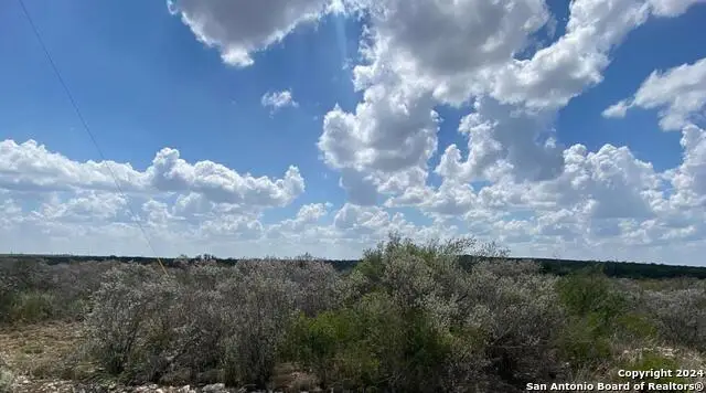 105 Legend Hills Rd, Uvalde, TX 78801 - Image #1