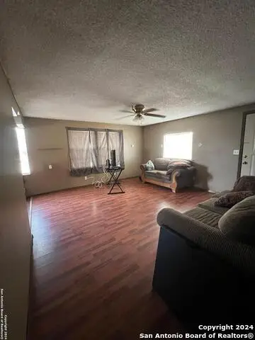 300 S 12th St, Carrizo Springs, TX 78834 - Image #3