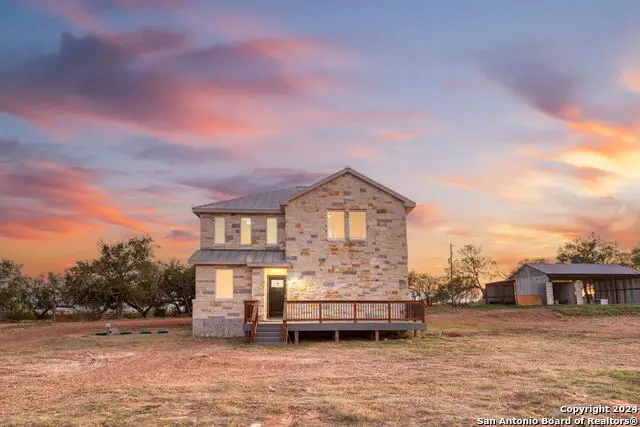 288 County Road 105, Floresville, TX 78114 - Image #1