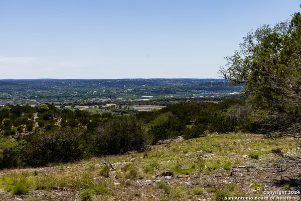 179 N Countless Views Dr, Kerrville, TX 78028
