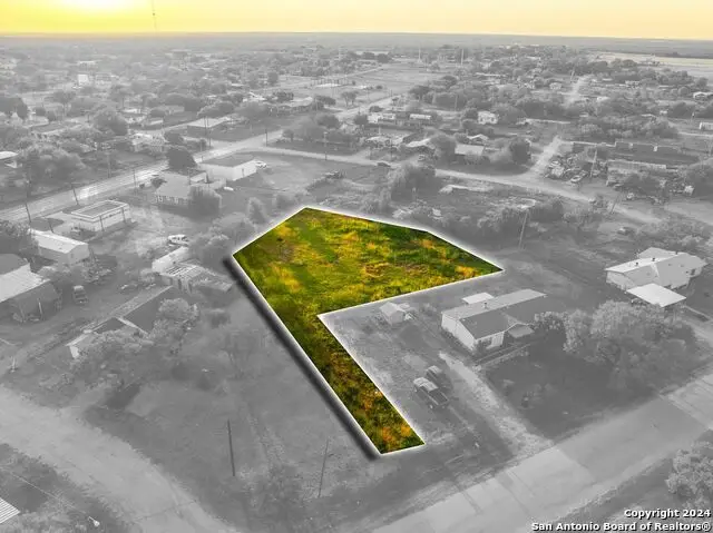 83 Couser Blvd, Charlotte, TX 78011 - Image #2