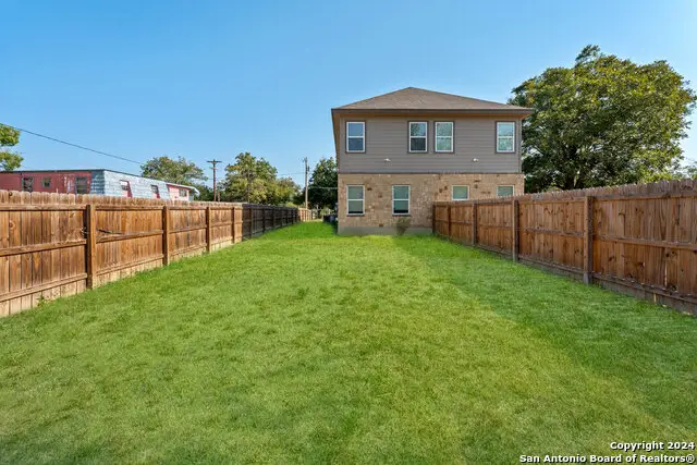 401 Aubrey St, Natalia, TX 78059 - Image #2