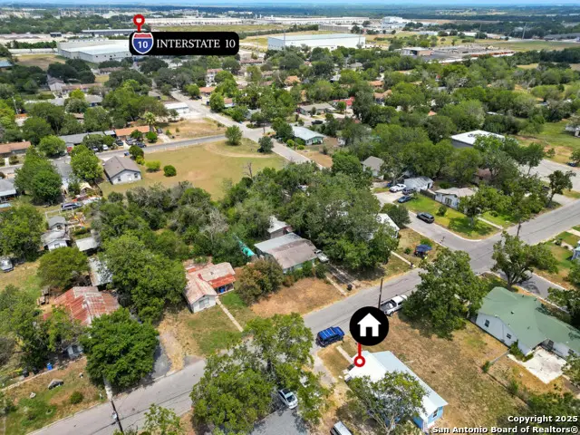 725 E Pine St, Seguin, TX 78155 - #2