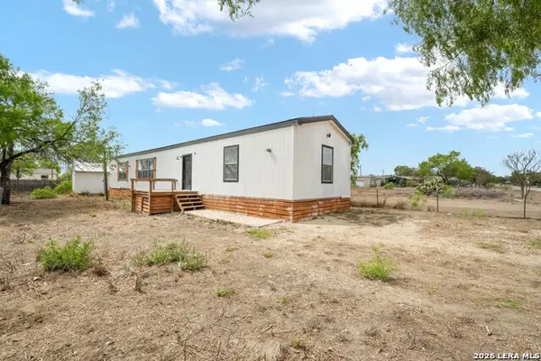 1102 Magnolia St, Jourdanton, TX 78026