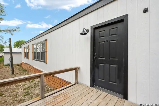 1102 Magnolia St, Jourdanton, TX 78026 - #2