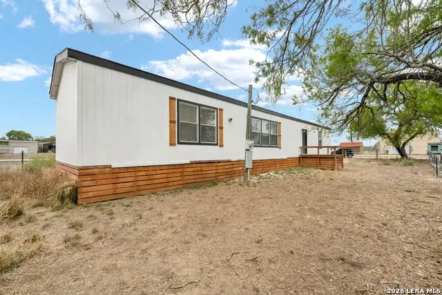 1102 Magnolia St, Jourdanton, TX 78026 - #3