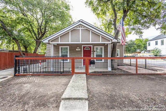 1202 N Center, San Antonio, TX 78202 - Image #1