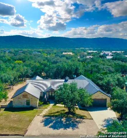 1723 Mountain Valley Drive, ConCan, TX 78838