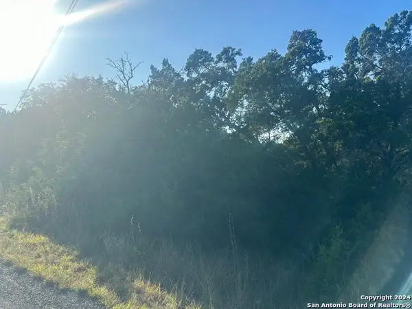 2377 Bobcat Dr, Bulverde, TX 78163